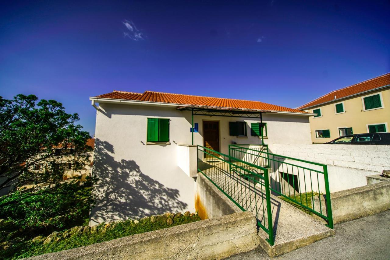 Apartments With A Parking Space Postira, Brac - 18472 外观 照片
